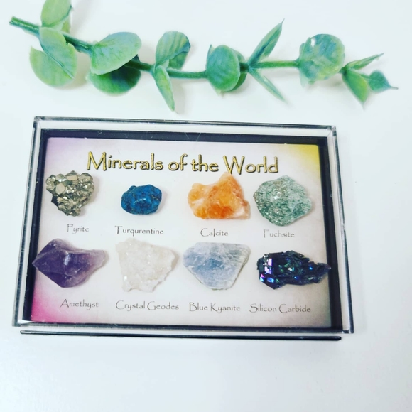 The "Minerals of the World" mini box of 8 crystals - Picture 3 of 4